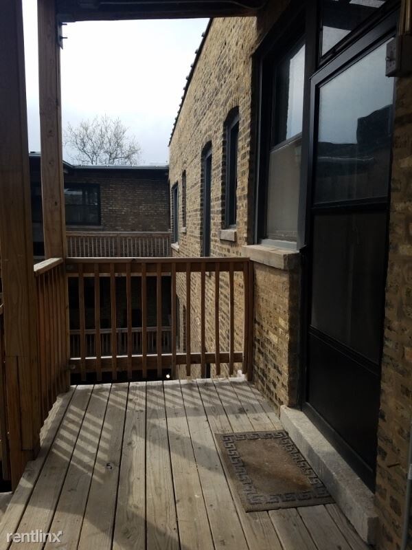 Building Photo - 1453 W Cornelia Ave