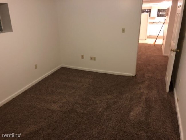 Building Photo - 1 br, 1 bath Apartment - 4 garden alley