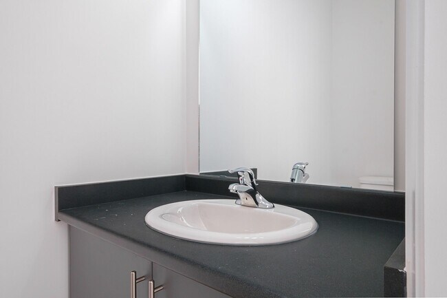 Building Photo - 550 Grey St