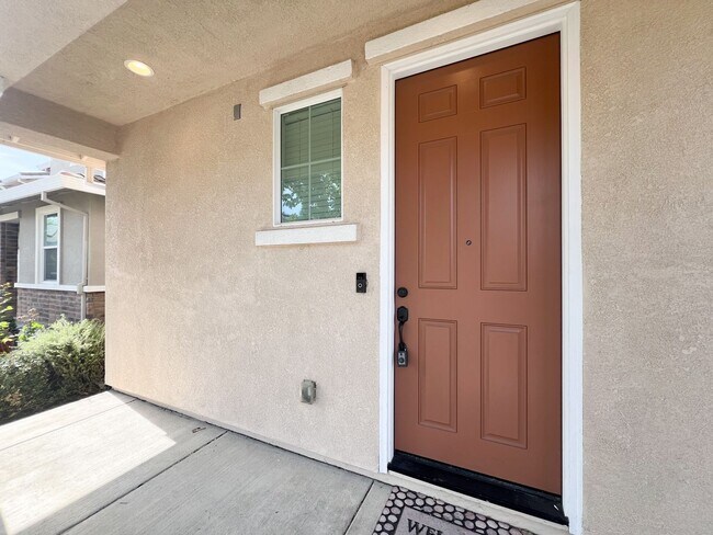 Foto del edificio - Spacious 4 Bd 3 Bath Home in Elk Grove
