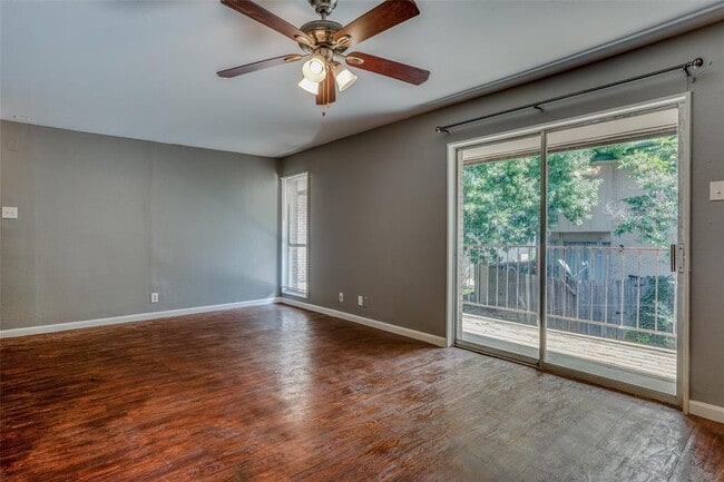 Building Photo - 982 S Weatherred Dr