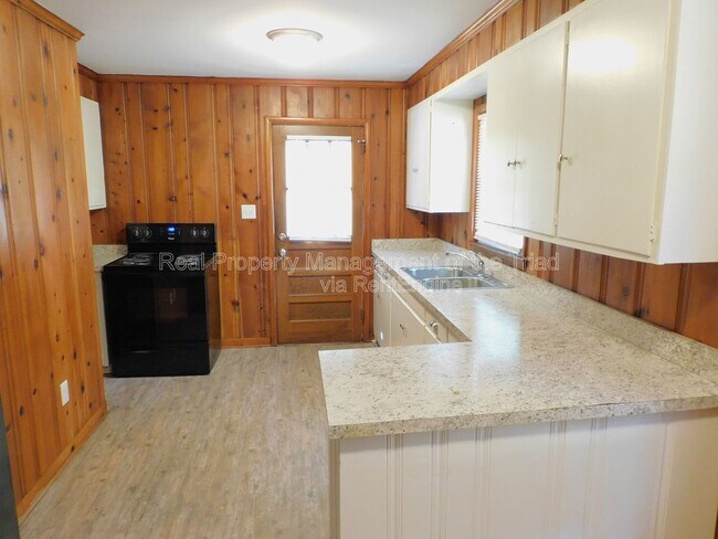 Foto del edificio - 1103 Rustic Rd