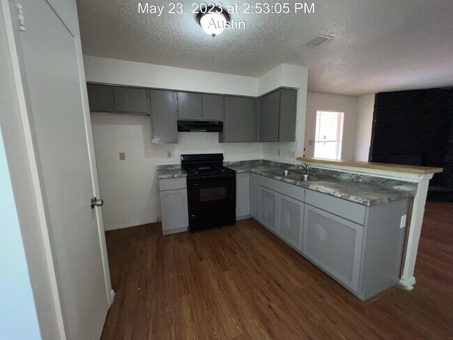 Foto del edificio - 2204 Leah Cove