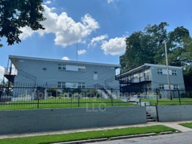 Primary Photo - 1429 Court Ave