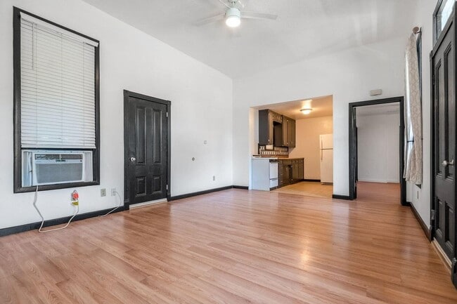 Building Photo - 1 Bedroom 1 Bath Walking distance to downtown Hanford