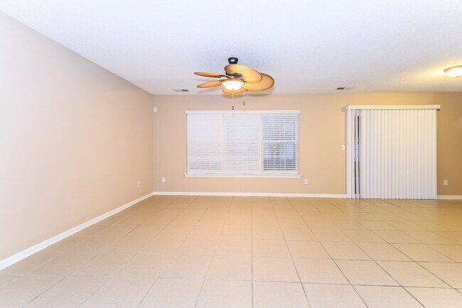 Building Photo - 15239 Pangborn Pl