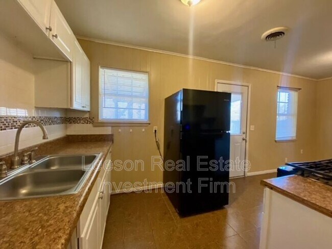 Foto del edificio - 9434 Woodcrest Dr