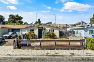 Building Photo - 4628 Calle Del Palo