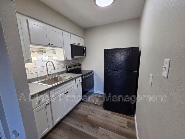 Foto del edificio - 2727 Hampton Ave