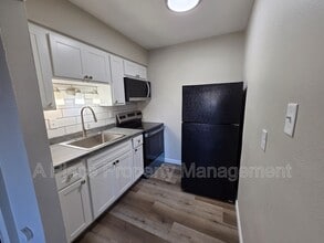 Building Photo - 2727 Hampton Ave