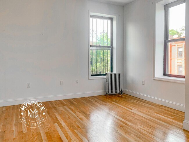 Foto del edificio - 330 Lewis Ave