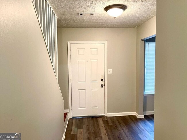 Foto del edificio - 616 Woodknoll Ct
