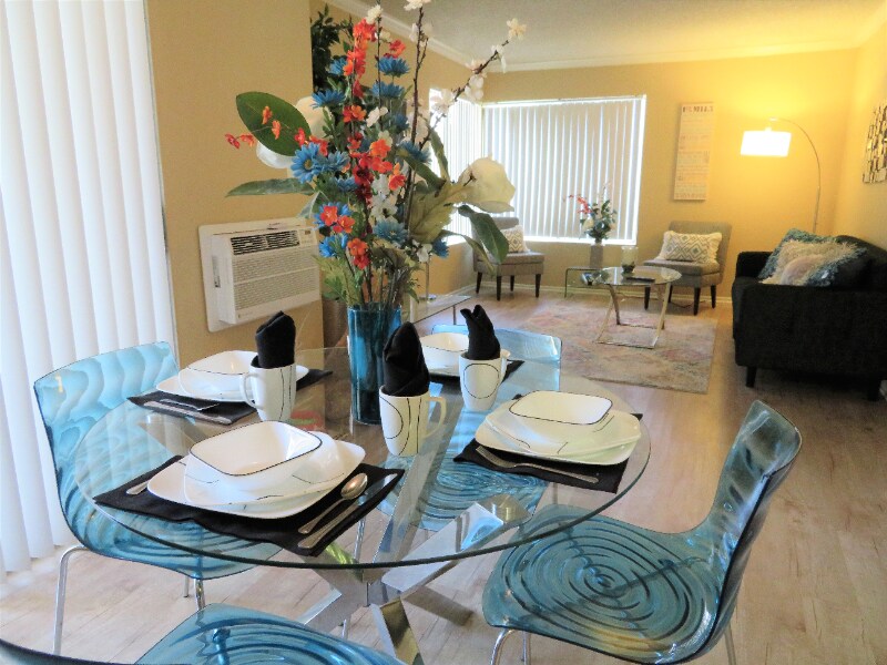 Foto principal - 6152 Stanton Ave