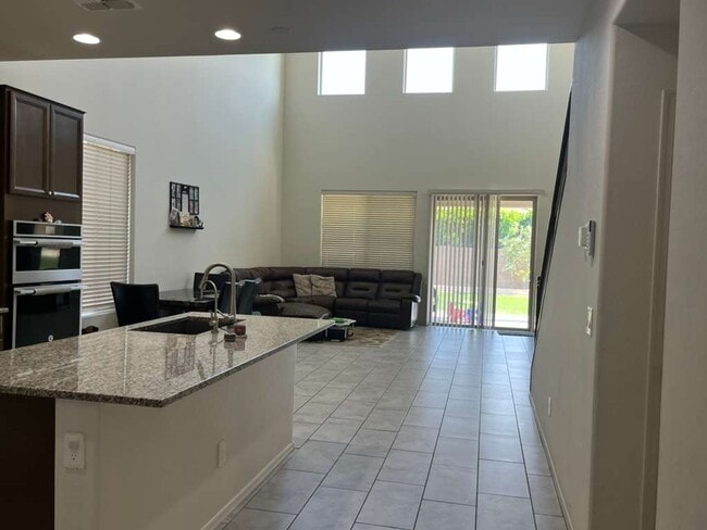 Building Photo - Gorgeous 4 Bed 3.5 Bath Peoria home with EV charging