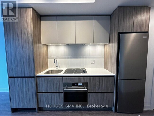 Building Photo - 7950 Bathurst St