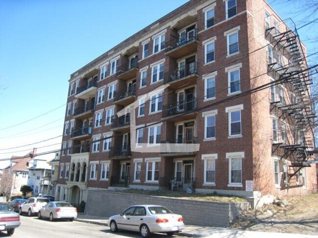 Foto del edificio - $2,400 Brighton 1BR  | Elevator Building | Near Packards Corner