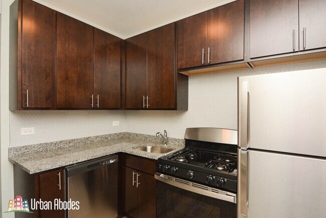 Building Photo - 4413 N Wolcott Ave