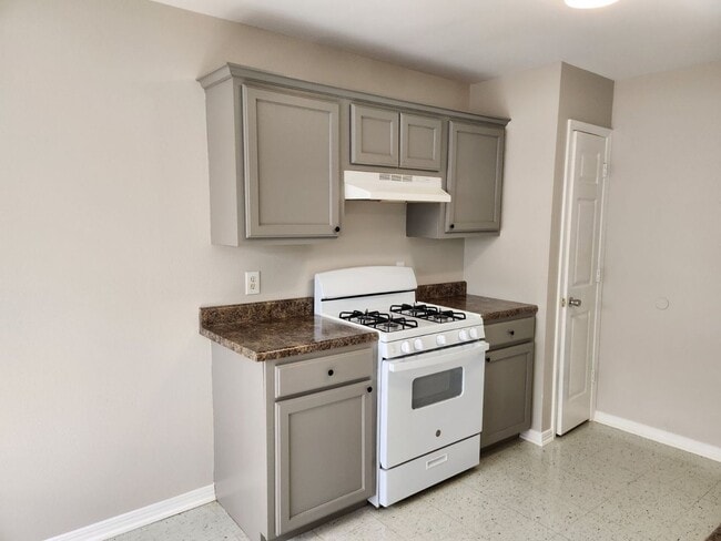 Building Photo - 13339 Vermont St