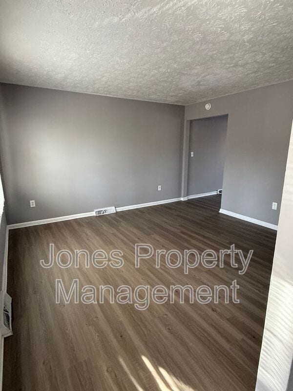 Building Photo - 1416 Meadow Ave