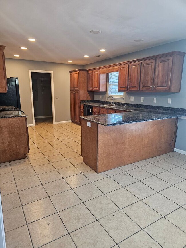 Foto del edificio - 5 Bedrooms- 3 Bathroom- House in West Rome!