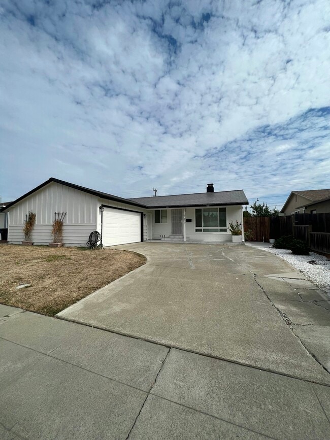 Foto del edificio - 40458 Landon Ave