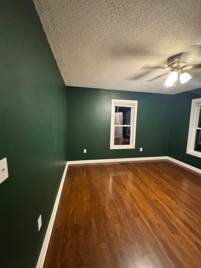 Building Photo - 4 Library St