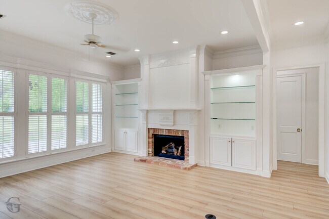Foto del edificio - 316 Autumn Ridge Dr