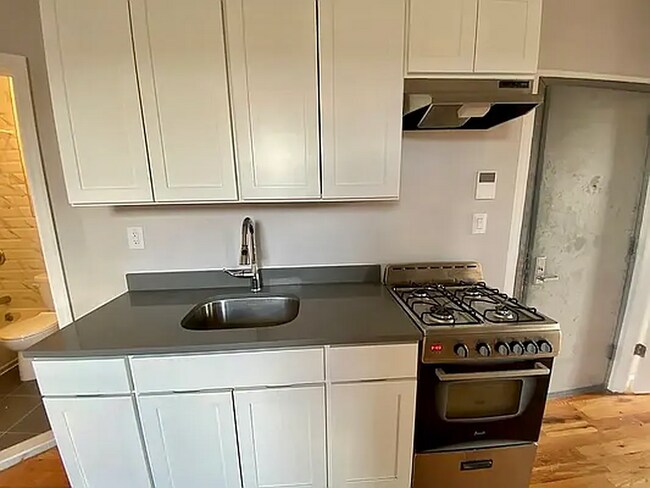 Foto del edificio - 451 Irving Ave