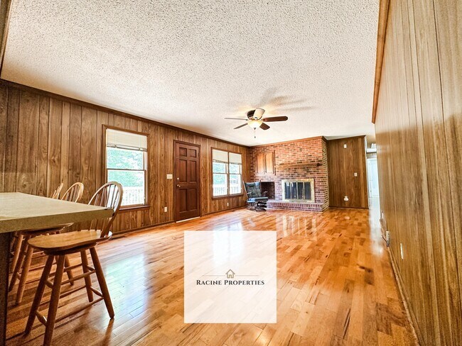 Building Photo - 1365 Thomas Mill Rd