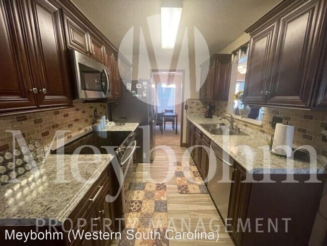 Building Photo - 3 br, 2 bath House - 5 Astor Court