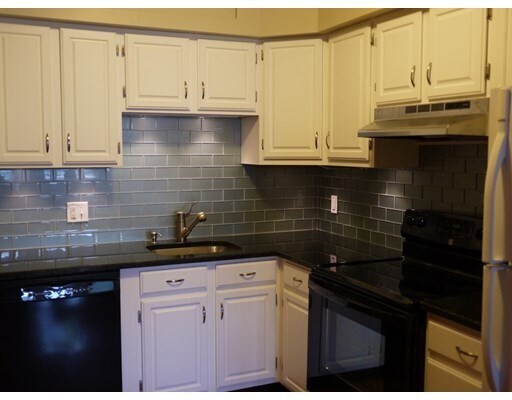 Building Photo - 482 Beacon St