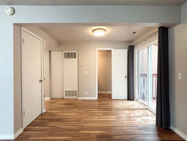 Foto del edificio - 7942 Chadbourne Dr
