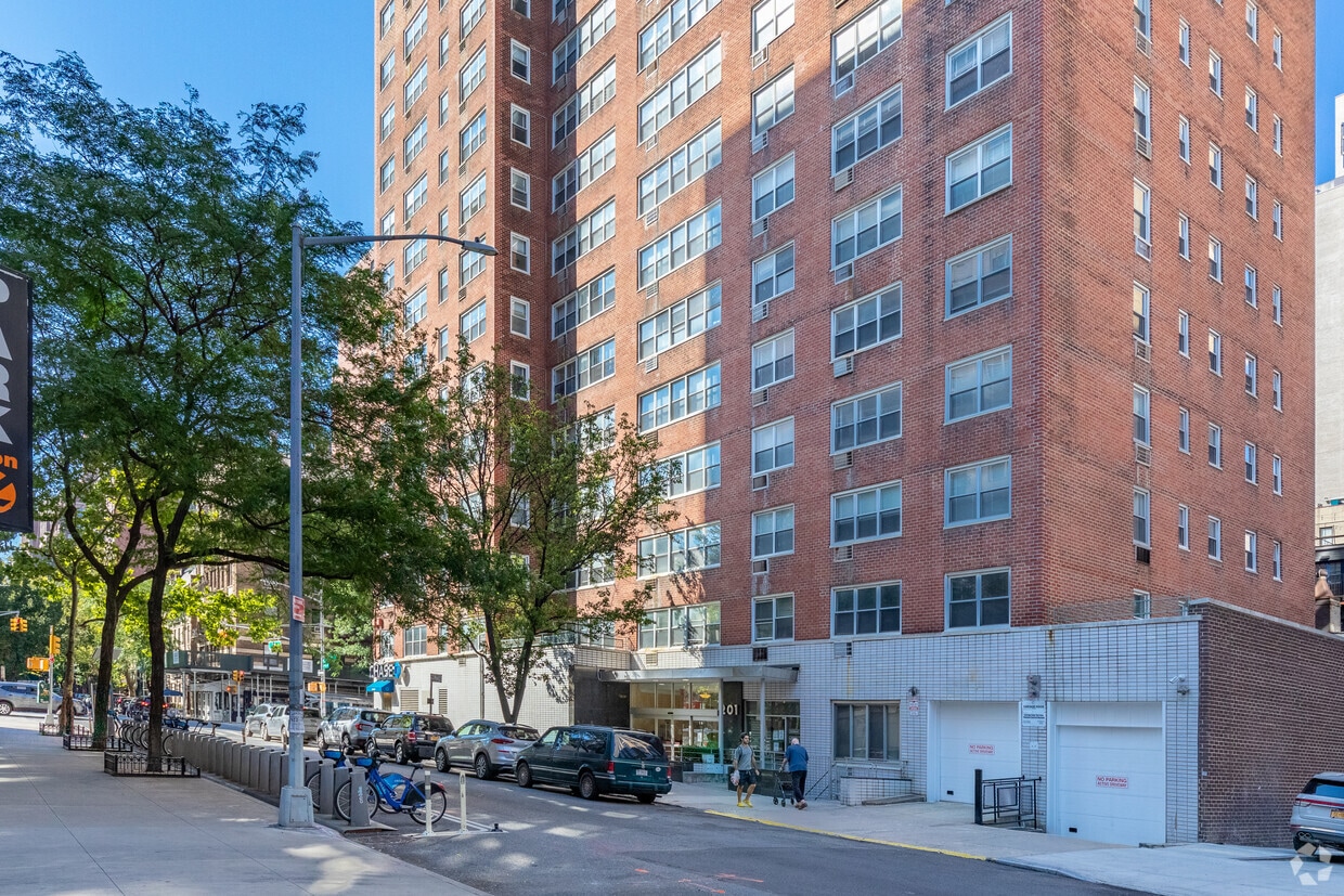 Building Photo - 227 Third Ave