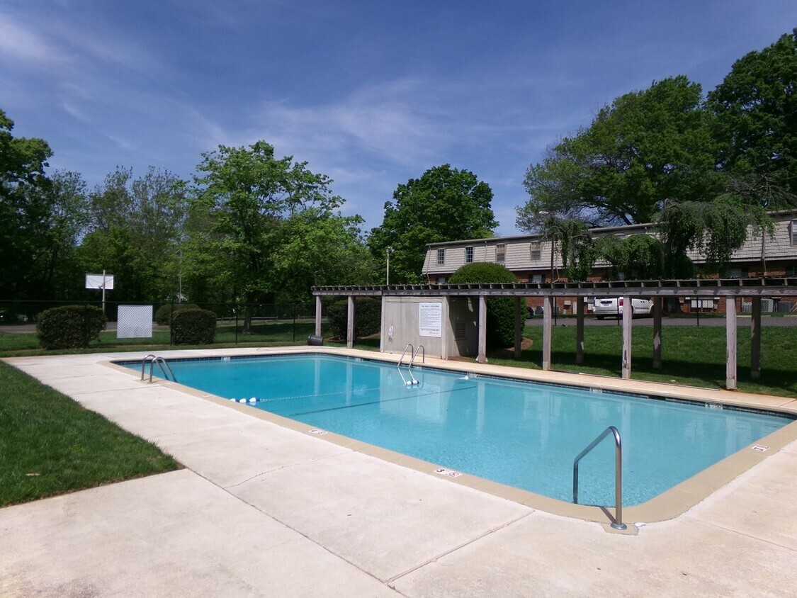 Foto principal - 3822 Country Club Rd