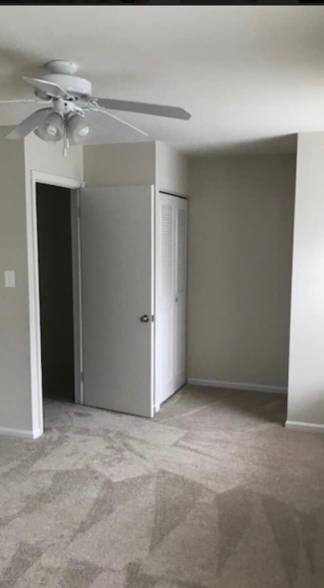 Building Photo - 1715 Hart Ct