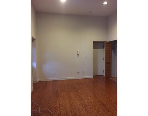 Primary Photo - 42 Williams St
