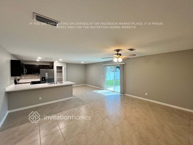 Foto del edificio - 682 NW Floresta Dr