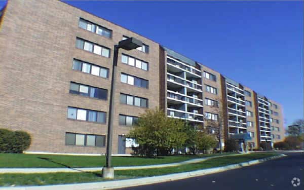 Building Photo - Huntington Grove Condominiums