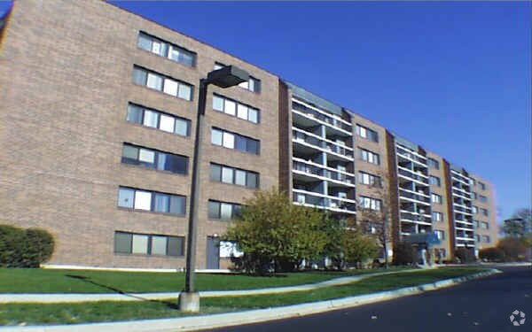 Foto del edificio - Huntington Grove Condominiums