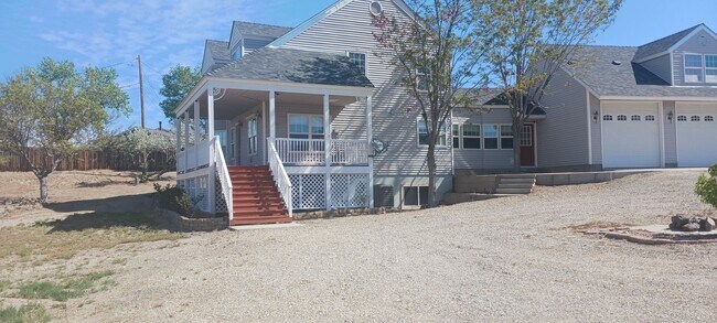 Foto del edificio - Spacious Home by Carson River