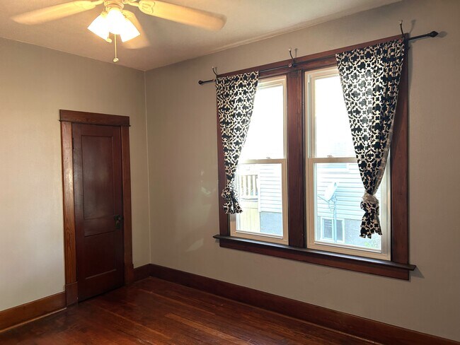 Bedroom - 16 Iowa Ave
