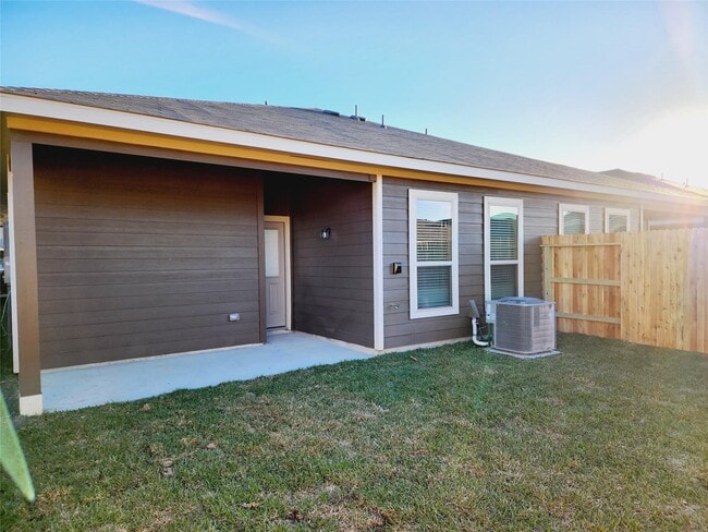 Building Photo - 9736 Grosbeak Ln