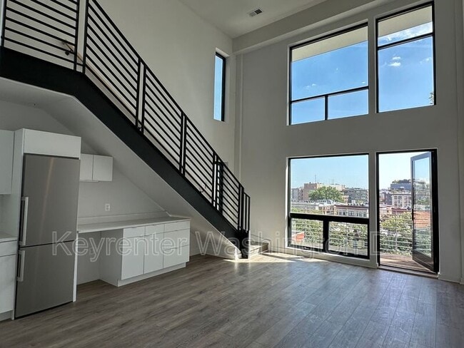 Building Photo - 1460 Belmont St NW