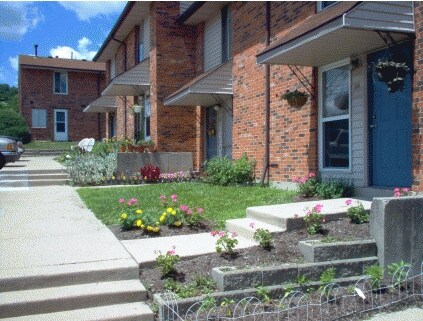 Foto del edificio - Steeplechase Townhomes