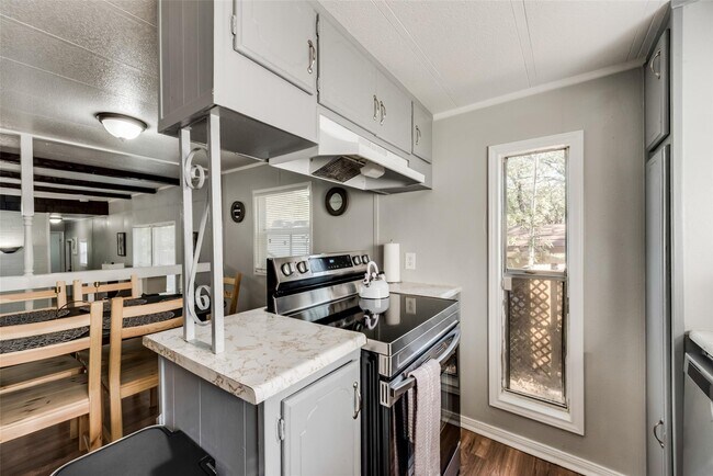 Building Photo - 1253 Lindale Terrace