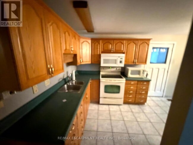 Building Photo - 92 Gary Ave