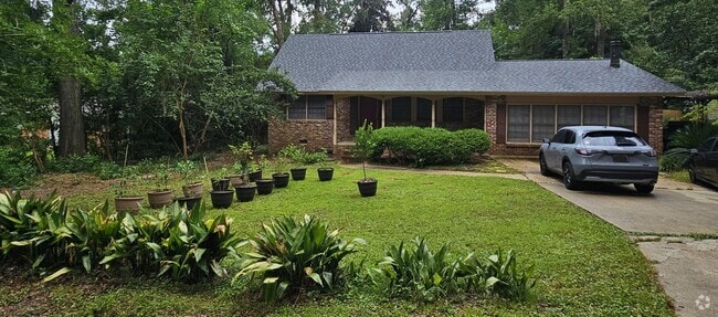 Building Photo - 1909 Sherwood Dr