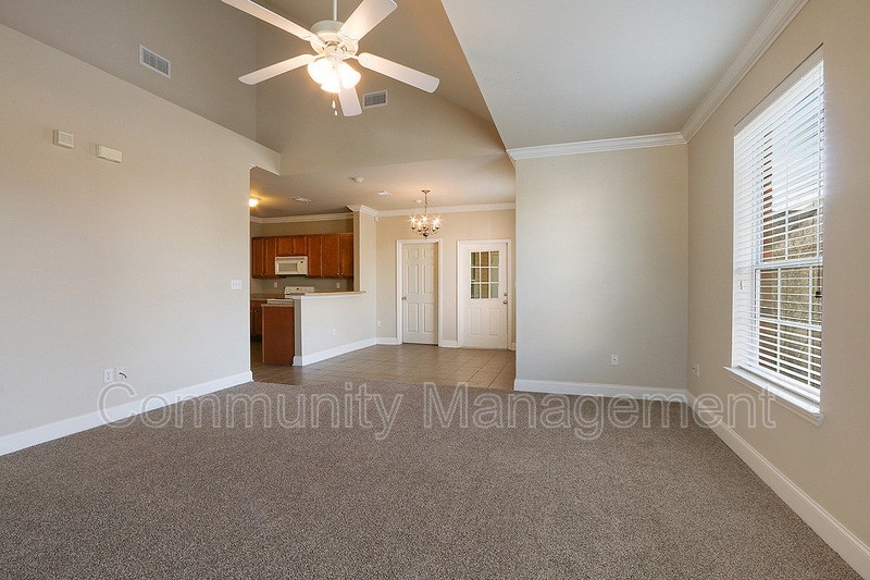 Photo - 4441 Burbank Dr