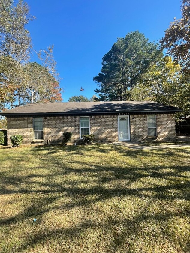 Foto principal - 6646 Pinebrook Dr