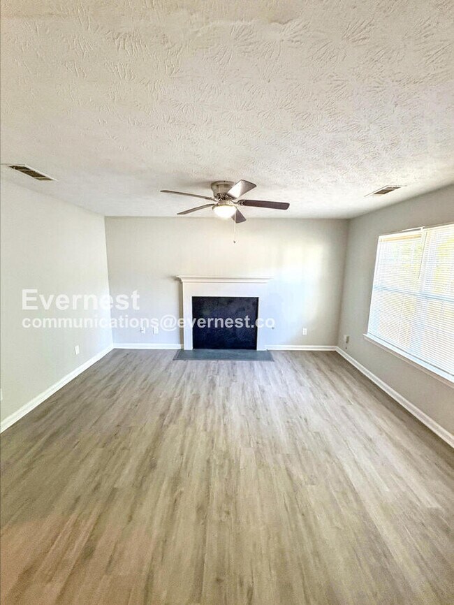 Foto del edificio - 201 Coldsprings Ct